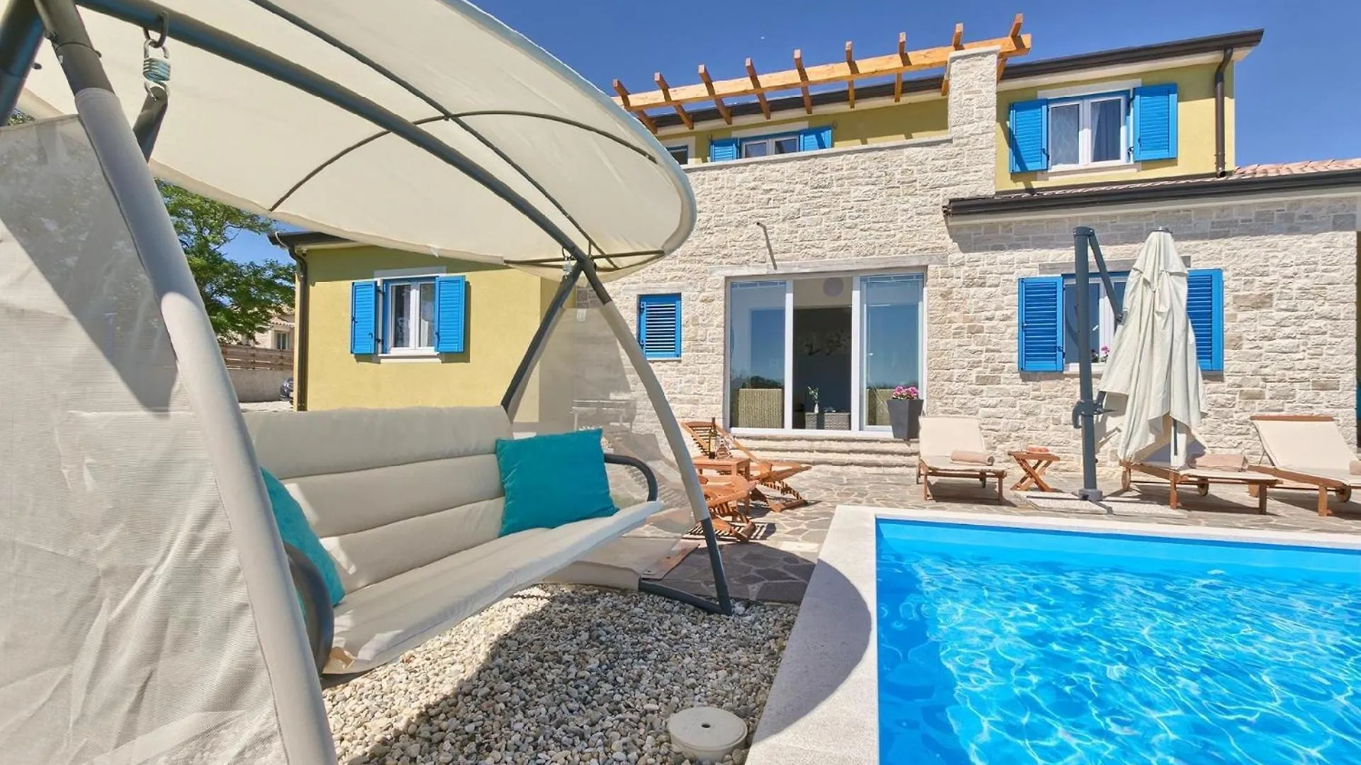Ferienhaus Mit Privatpool Fuer 12 Personen Ca 280 Qm In Muzini, Istrien Binnenland Von Istrien Zminj 0*,  Croatia