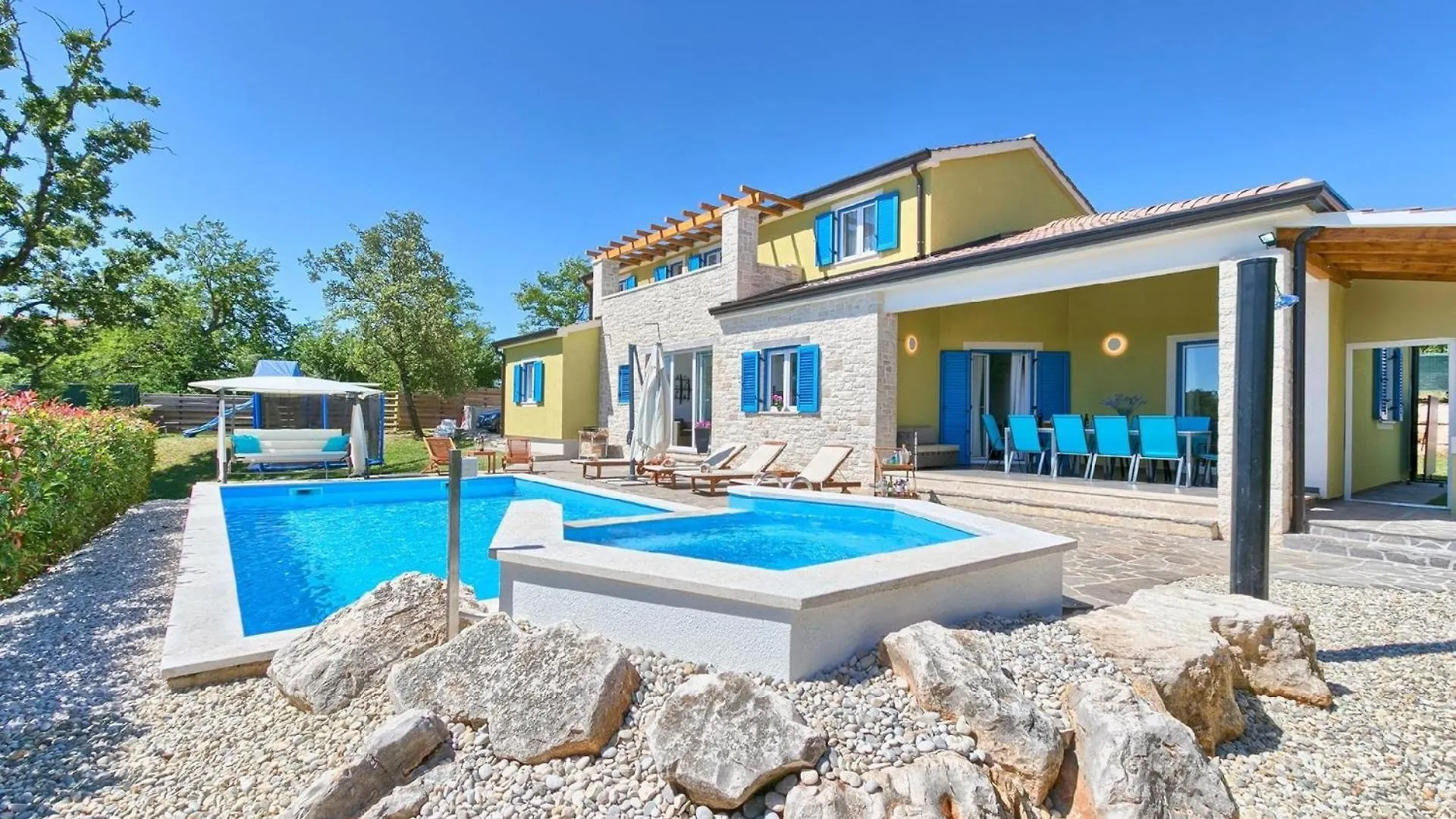 Ferienhaus Mit Privatpool Fuer 12 Personen Ca 280 Qm In Muzini, Istrien Binnenland Von Istrien Zminj