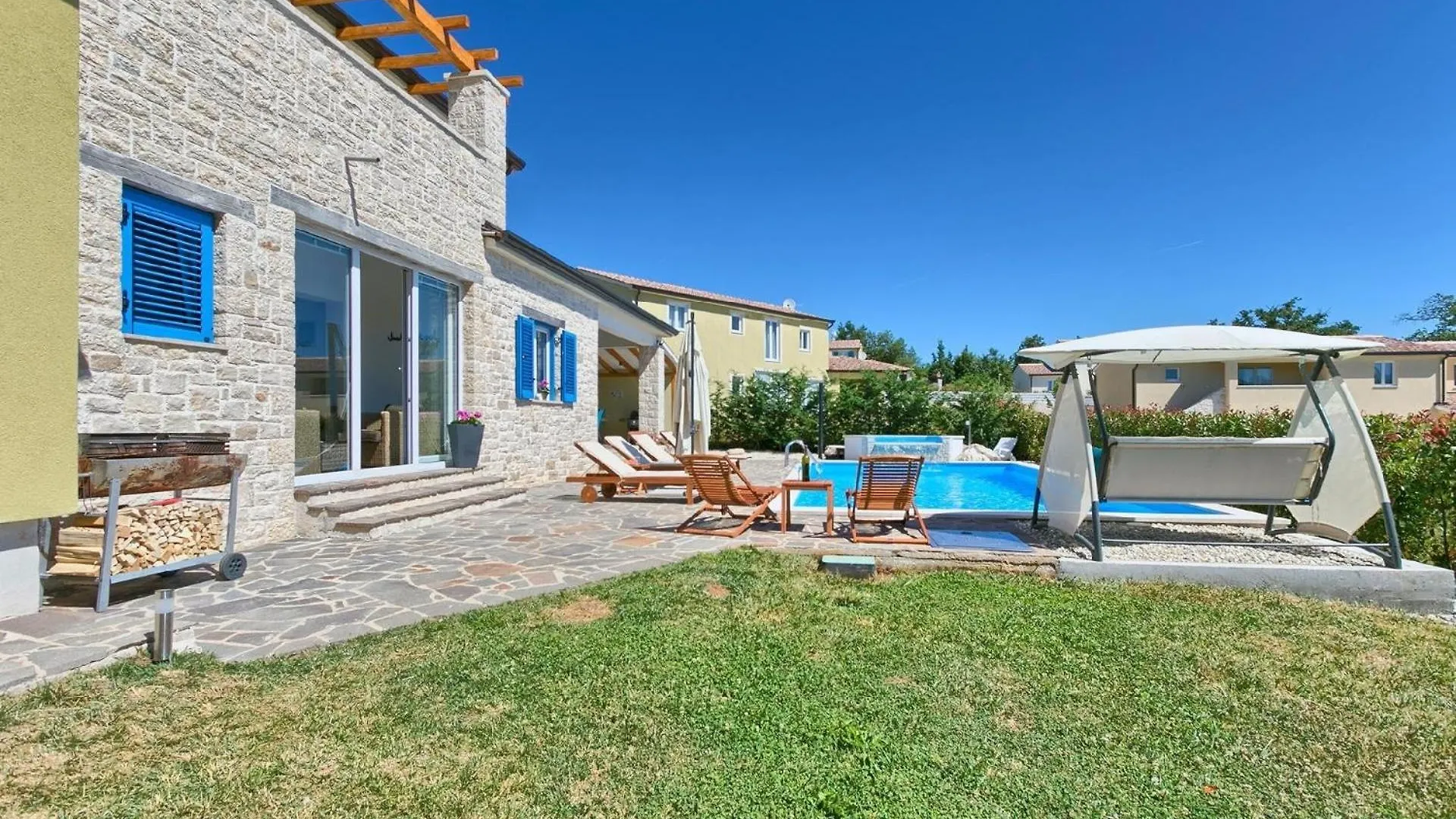 Ferienhaus Mit Privatpool Fuer 12 Personen Ca 280 Qm In Muzini, Istrien Binnenland Von Istrien Zminj 0*,  Croatia